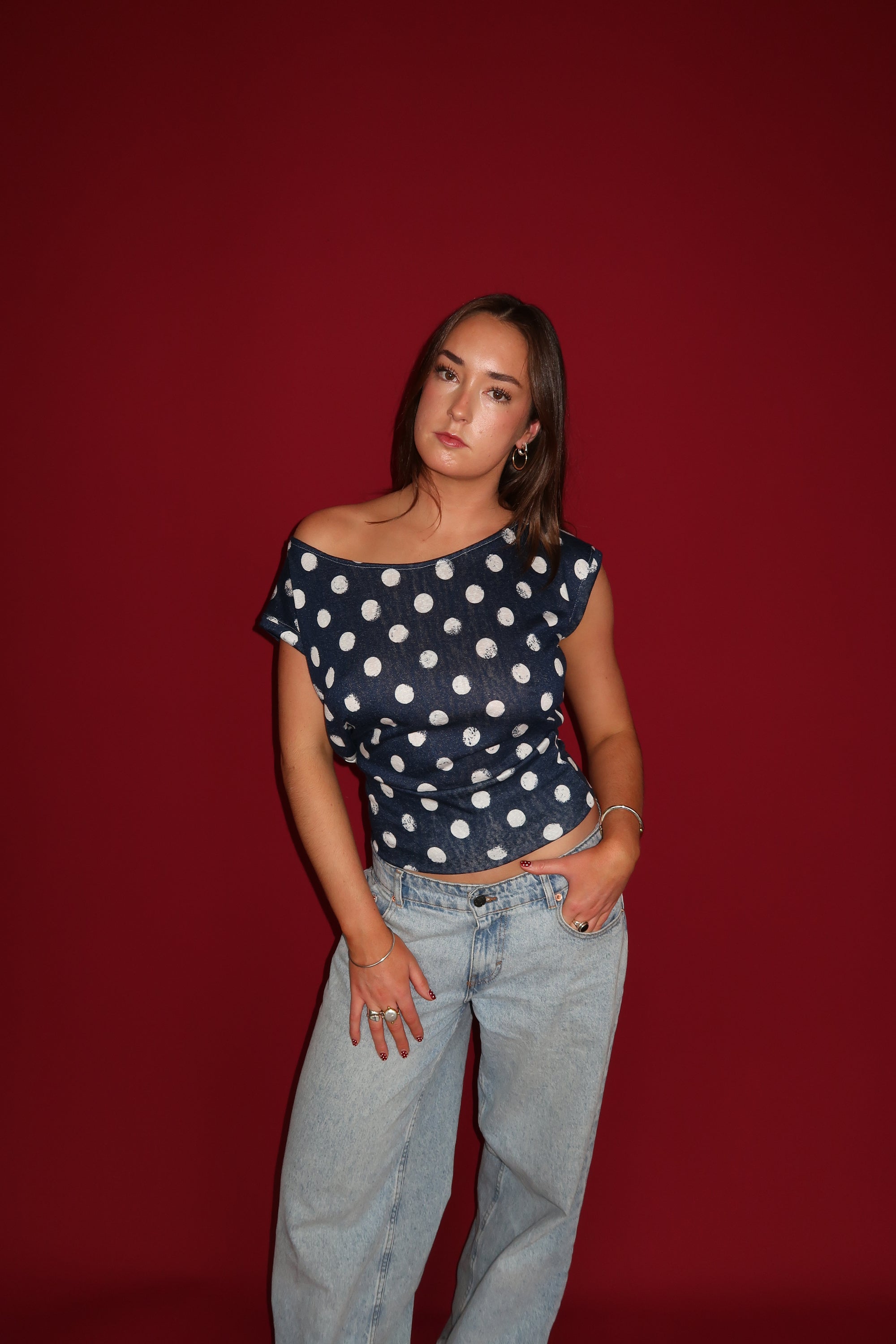 NAVY POLKA SLOUCH TOP